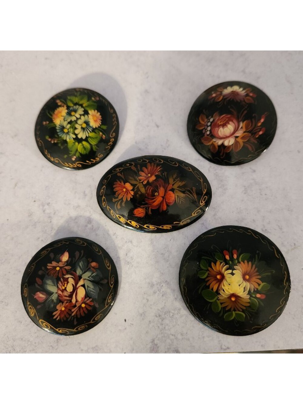 Collection 5 Vintage Russian Hand Painted Wood Lacquerware Floral Brooch Pin, An